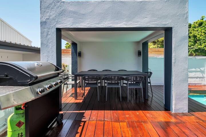 4 Bedroom Property for Sale in Sea Point Western Cape